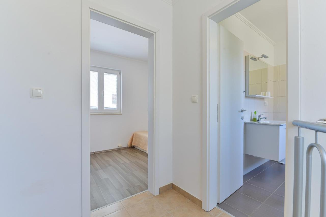 Apartments By The Sea Nin, Zadar - 13172 Экстерьер фото