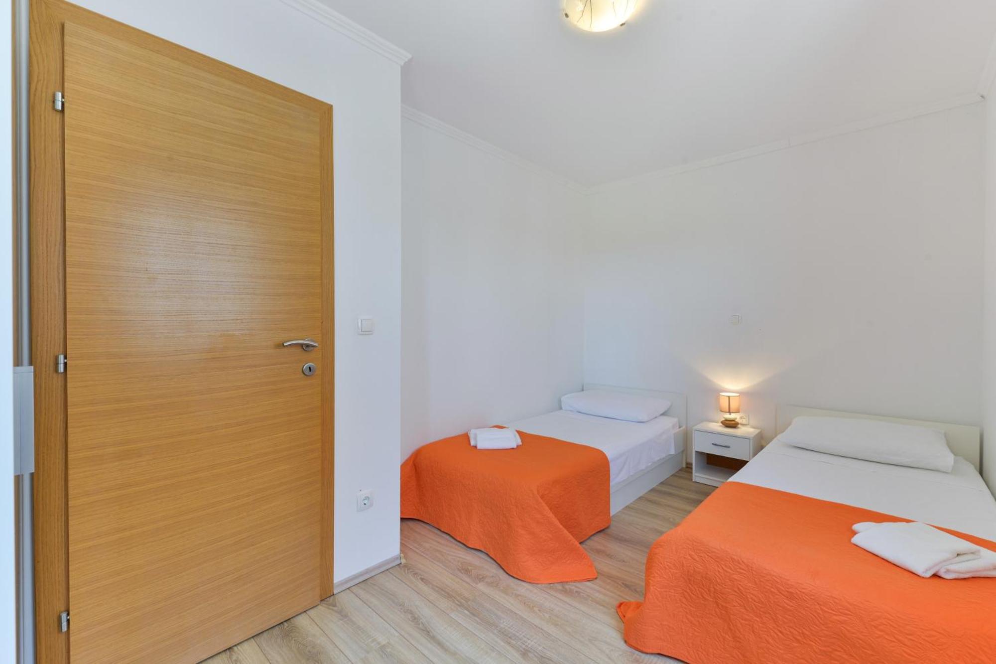 Apartments By The Sea Nin, Zadar - 13172 Номер фото