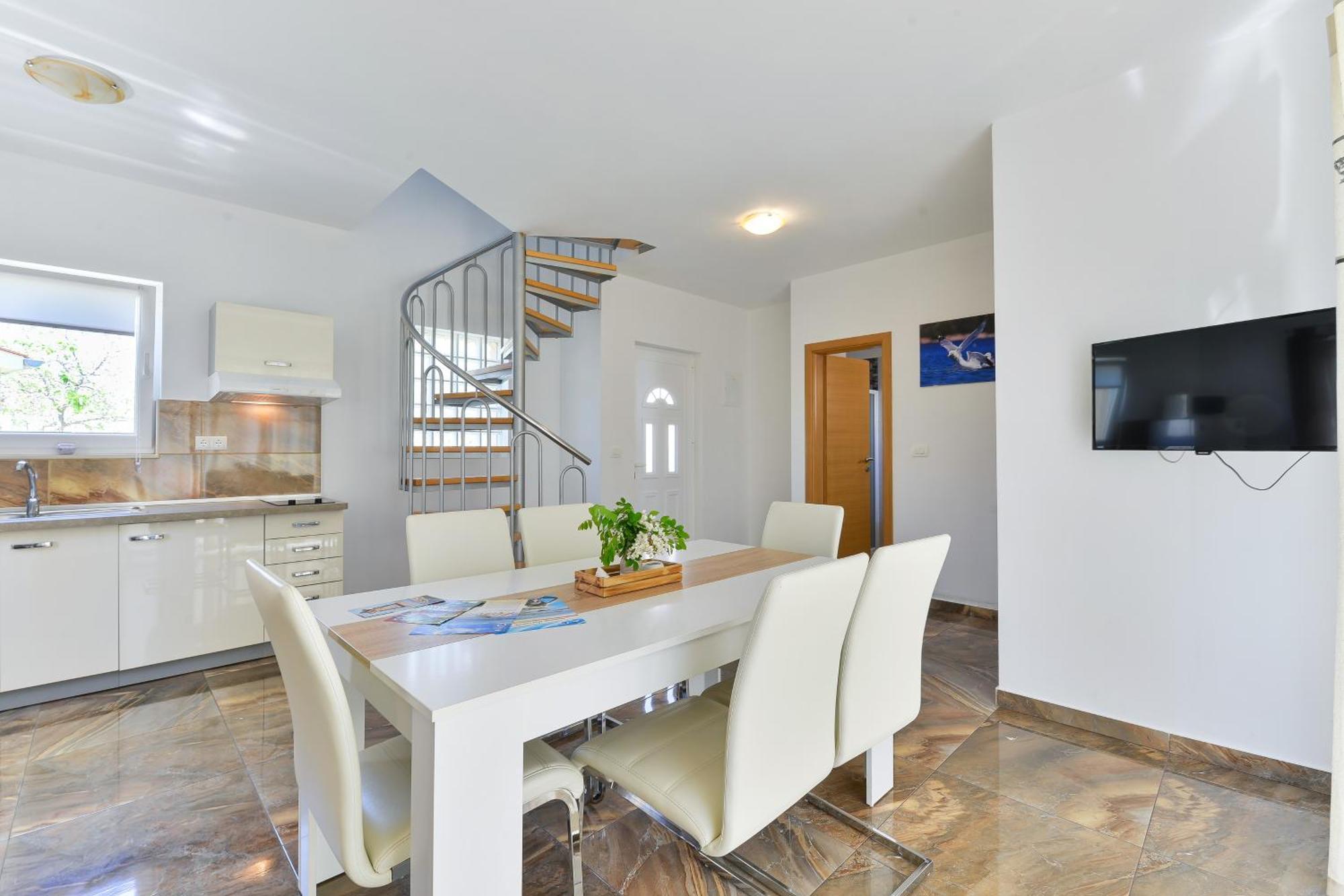 Apartments By The Sea Nin, Zadar - 13172 Номер фото
