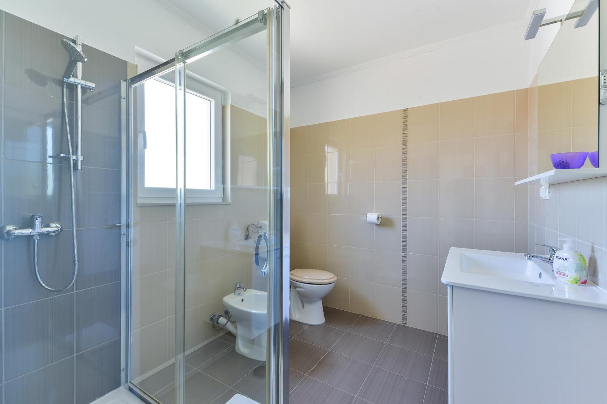 Apartments By The Sea Nin, Zadar - 13172 Номер фото